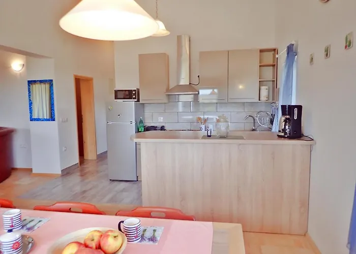 Adria With Seaview Apartamento *